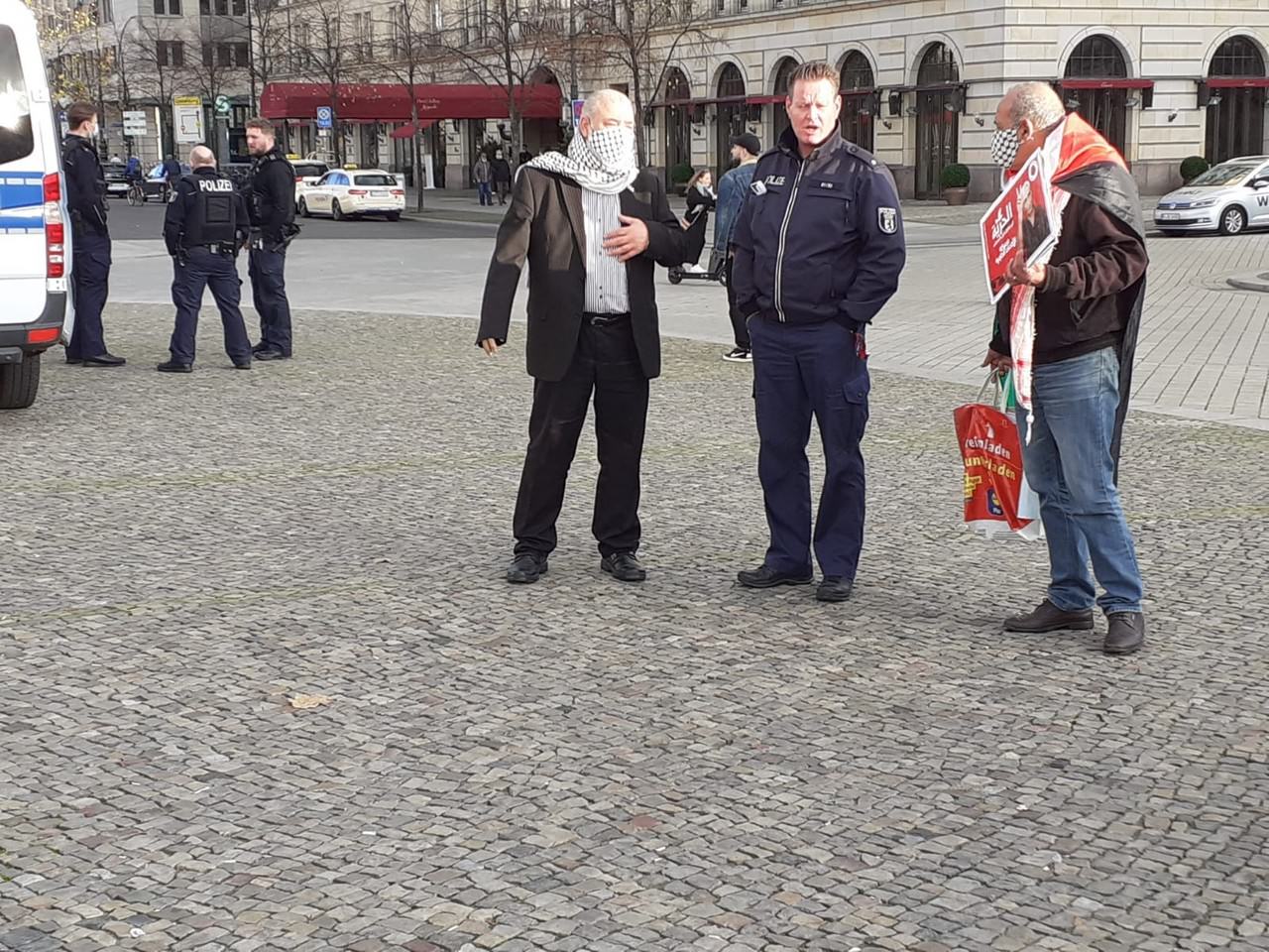 وقفة إحتجاج ضد سياسة الإعتقال الإداري وتضامناً مع الأسير البطل ماهر الأخرس المضرب عن الطعام