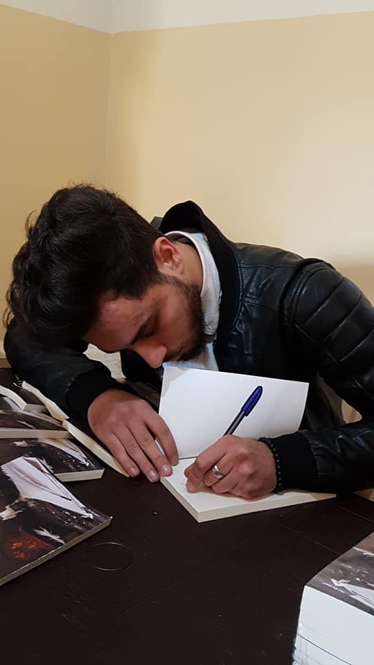 الشاعر الواعد احمد معين ديب يوقع كتابه حبر من خمر