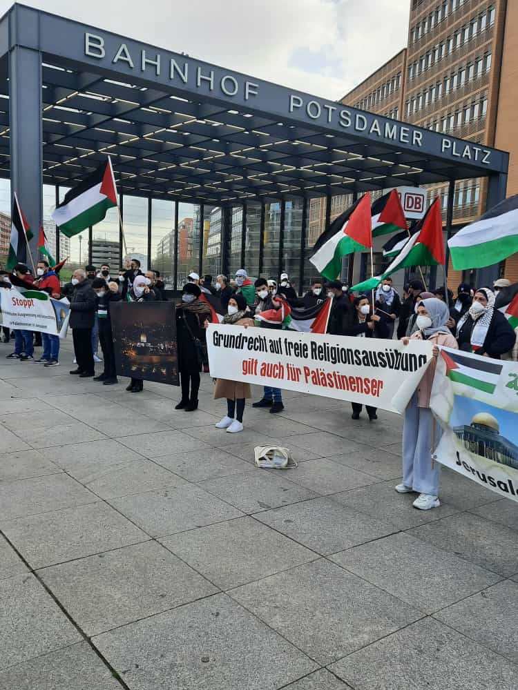 بالصور برلين || لجنة العمل الوطني الفلسطيني تنظم وقفة اسناد دعمًا لأبناء شعبنا في القدس المحتلة