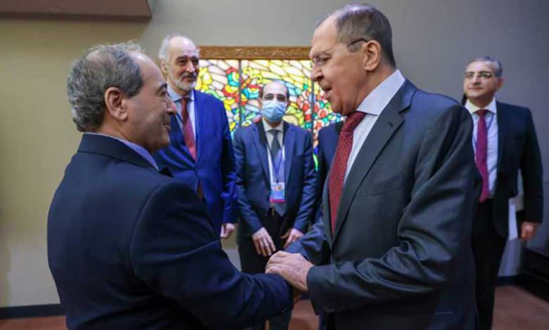 لافروف يؤكد للمقداد دعم روسيا الثابت لسيادة سوريا