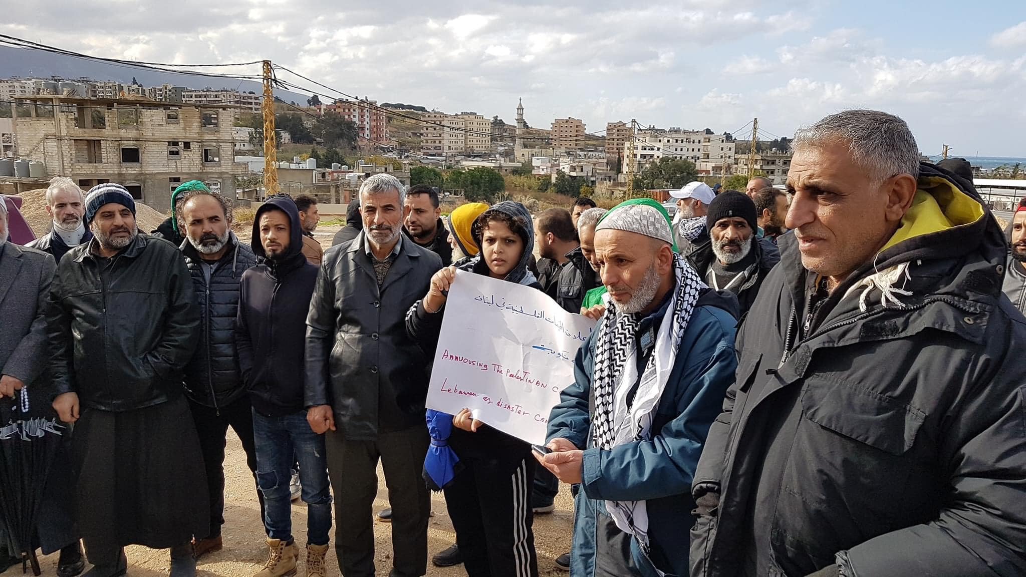 اعتصام للنازحين فلسطينيي - سوريا امام مكتب خدمات الانروا في مخيم نهر البارد