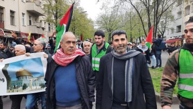 الآلاف من ابناء الشعب الفلسطيني والعربي وبعض المتضامنين الألمان في مسيرة جماهيرية حاشدة في العاصمة الألمانية برلين