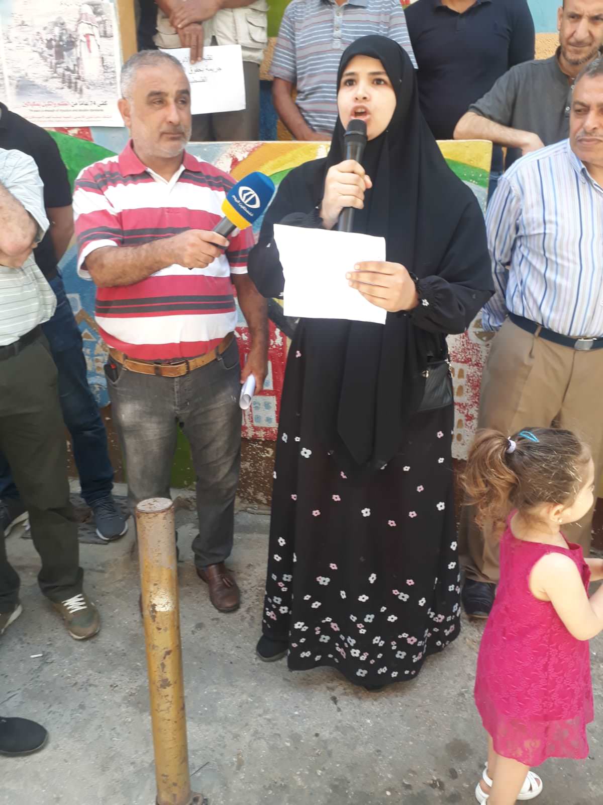 وقفة لأهالي مخيم البرج الشمالي أمام مقر مدير مكتب وكالة غوث وتشغيل اللاجئين الفلسطينيين || الأنروا