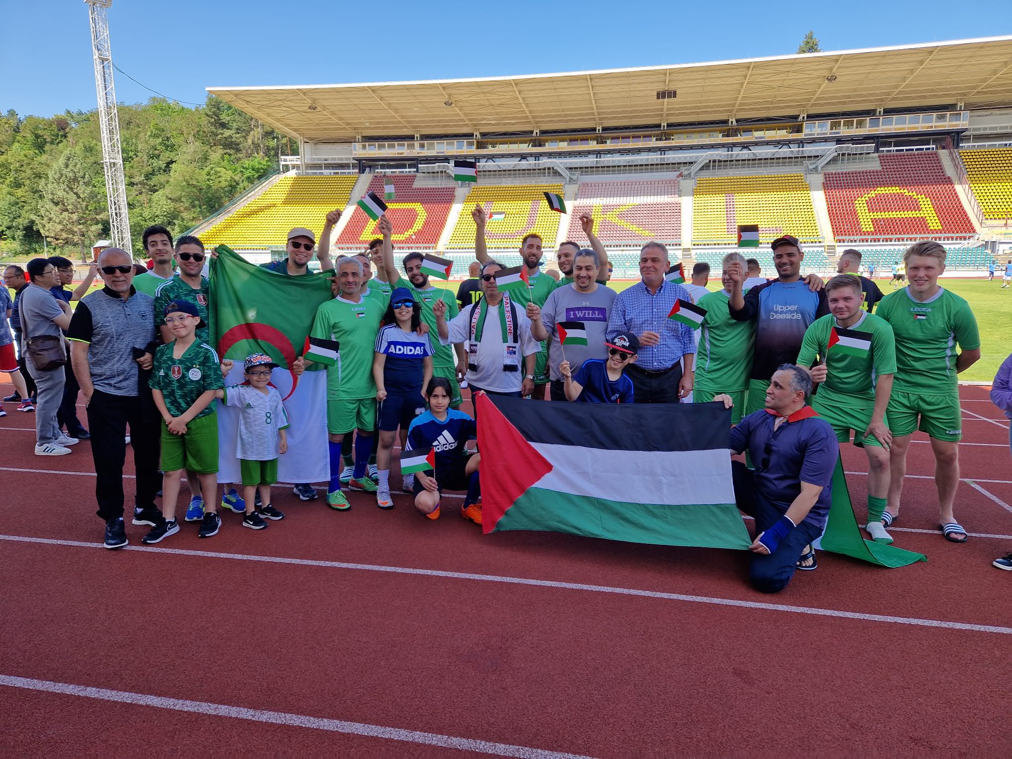 فريق كرة القدم الفلسطيني يشارك في دوري كرة القدم في براغ