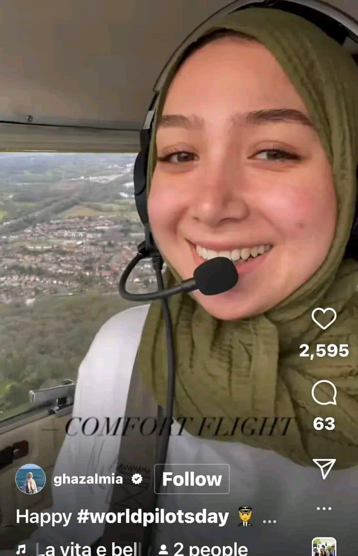 الطيارة السورية مايا غزال تقود طائرة على متنها الممثل الأميركي توم كروز