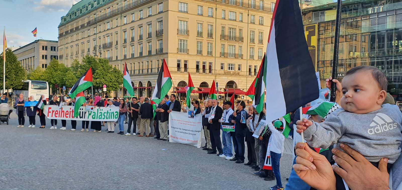 وقفة جماهيرية في برلين .. للمطالبة بإطلاق سراح الأسرى الفلسطينيين ووقف الإعتقال الإداري