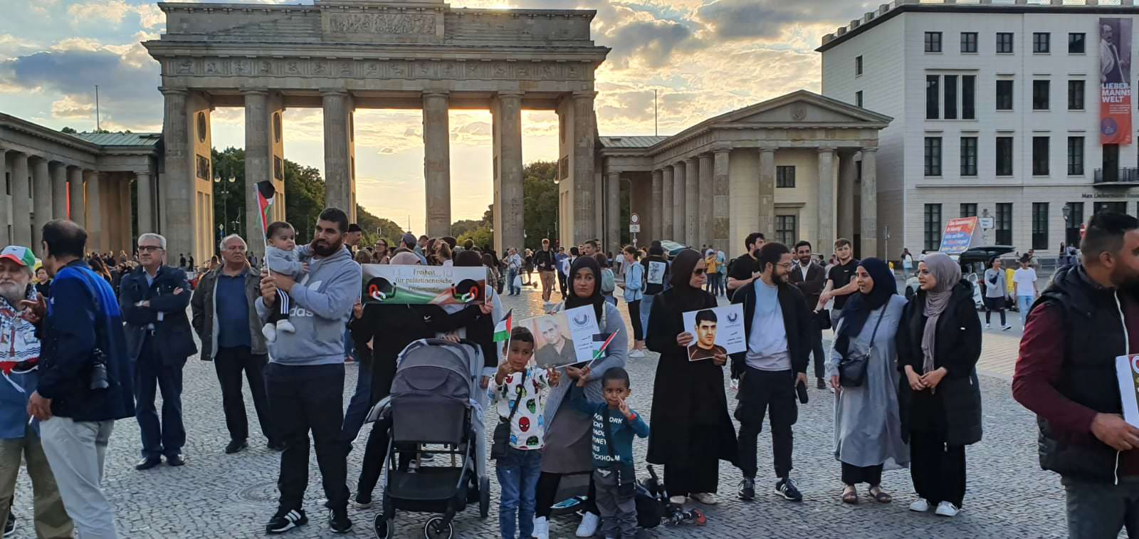 وقفة جماهيرية في برلين .. للمطالبة بإطلاق سراح الأسرى الفلسطينيين ووقف الإعتقال الإداري