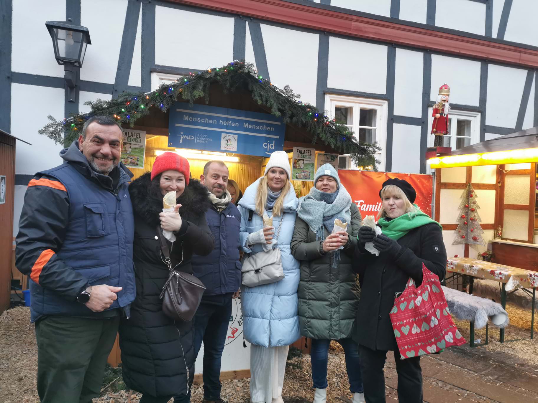 بالصور || جمعية ناس بتساعد ناس في مدينة نينبورغ الالمانيه تشارك في بازار عيد الميلاد السنوي