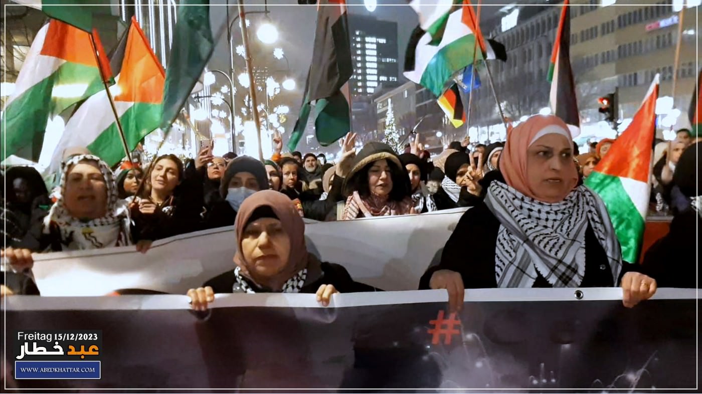تظاهره حاشده دعت لها اللجنه الوطنيه الفلسطينيه الموحدة في برلين نصره ودعما للشعب الفلسطيني في قطاع غزه