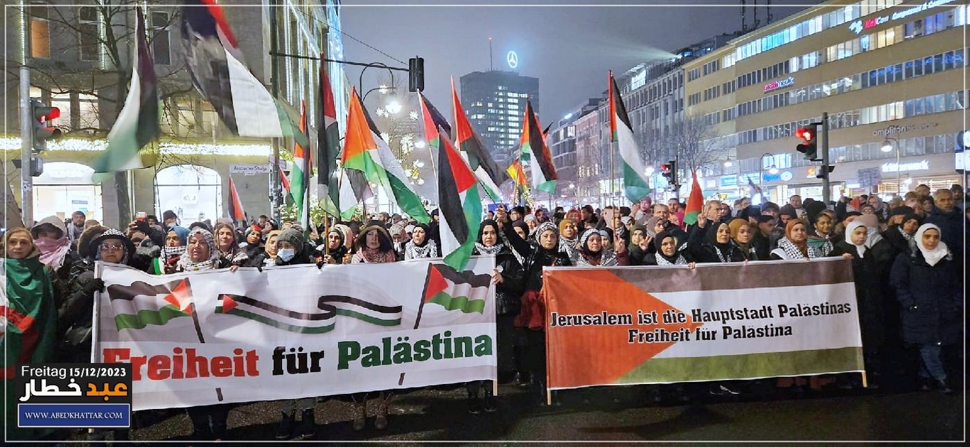 تظاهره حاشده دعت لها اللجنه الوطنيه الفلسطينيه الموحدة في برلين نصره ودعما للشعب الفلسطيني في قطاع غزه