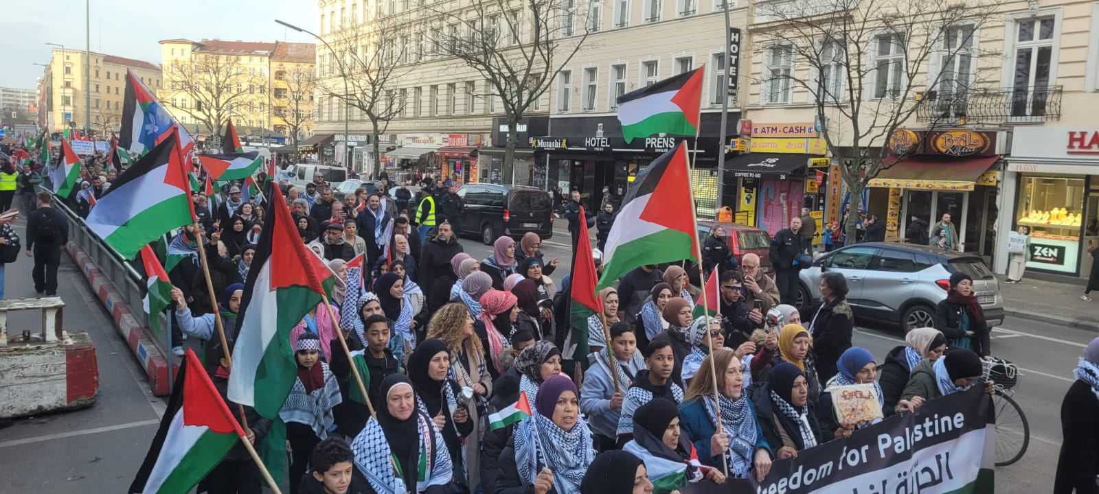 مسيرة جماهيرية حاشدة تنديدا بالمجازر البشعة و الإبادة الجماعية على قطاع غزة