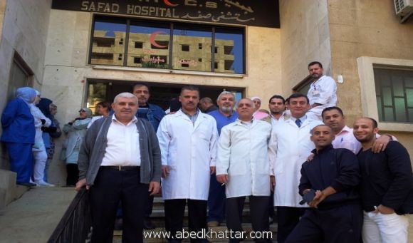 مستشفى صفد في البداوي يعتصم تضامناً مع غزة