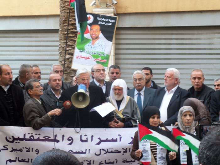 إعتصام تضامني للحملة الوطنية في بيروت دعماً للعيساوي والأسرى المضربين عن الطعام