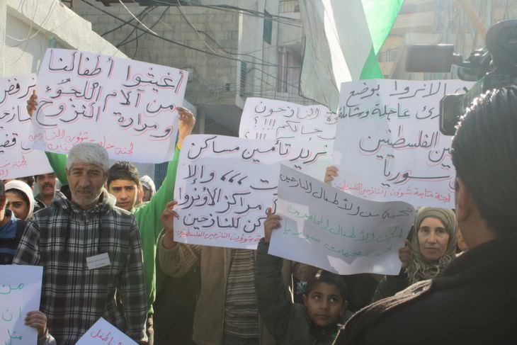 بدعوة من الجبهة الديمقراطية اعتصام حاشد امام الاونروا في مخيم البداوي