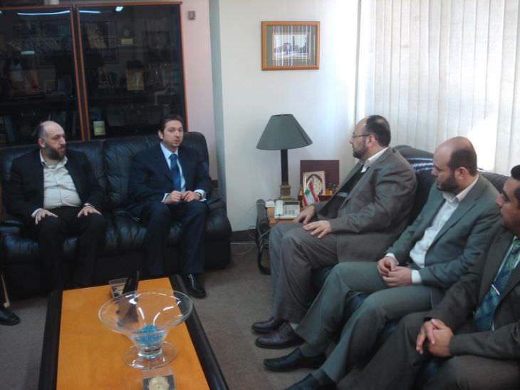 ممثل حماس في لبنان علي بركه يزور الوزير كرامي للاطمئنان عليه‎
