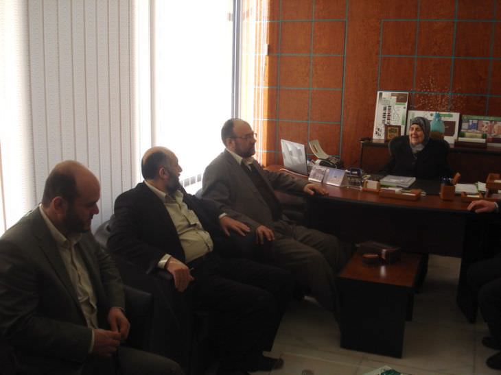 ممثل حماس في لبنان علي بركه يزور الوزير كرامي للاطمئنان عليه‎