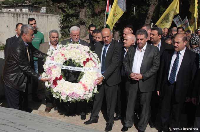 الرجوب يزور مقبرة الشهداء في بيروت ويضع اكليلاً من الورد
