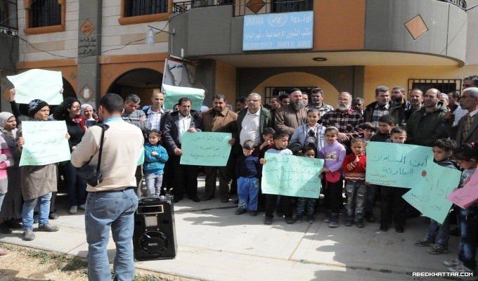 إعتصام للنازحين الفلسطينيين من مخيمات سوريا أمام مكتب الأونروا في مخيم البداوي