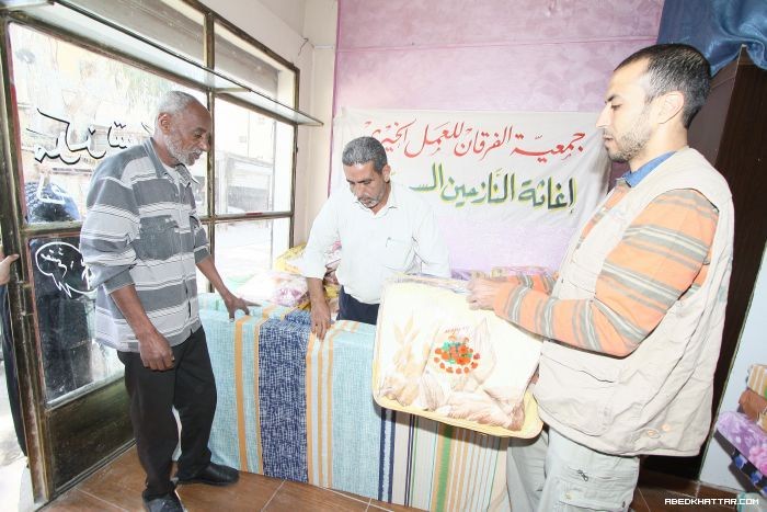 جمعية الفرقان للعمل الخيري توزع فرش واغطية للنازحين من سوريا الى مخيم عين الحلوة