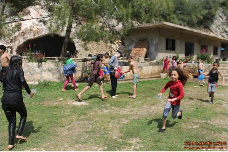 مركز بيت أطفال الصمود في مخيم البداوي ينظم رحلة إلى نهر موسى
