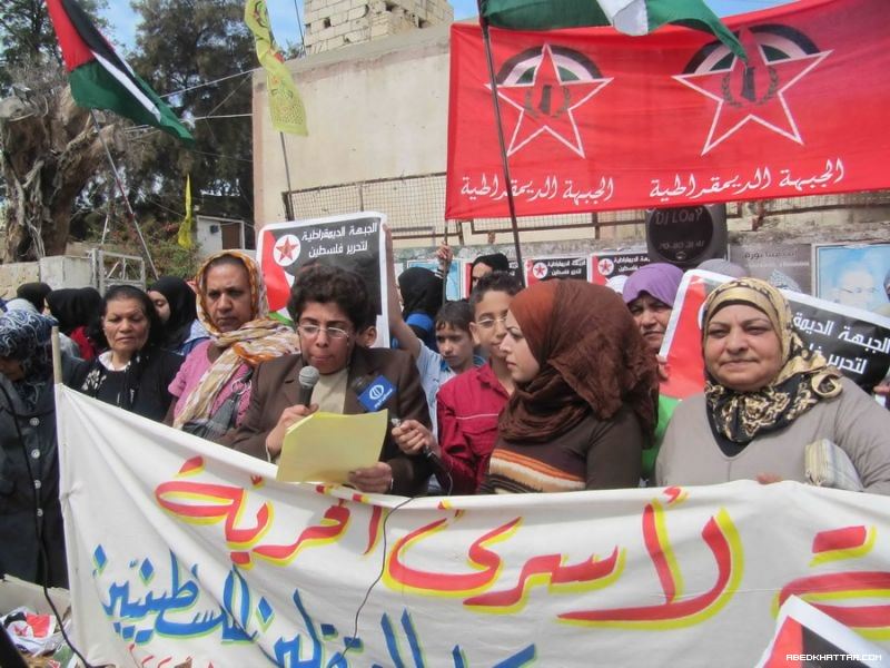 في يوم الاسير || إعتصام للمنظمة النسائية الديمقراطية في مخيم عين الحلوة تضامنا مع الاسير العيساوي