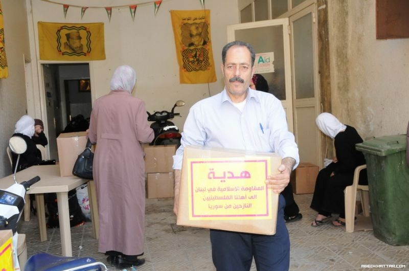 لجنة المتابعة في الشمال توزع مساعدة غذائية في مخيم البداوي والبارد