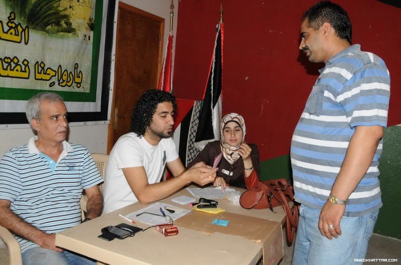 مساعدات عينية من اللجنة الدولية للصليب الاحمر للنازحين الفلسطينيين من سوريا في مخيم البداوي