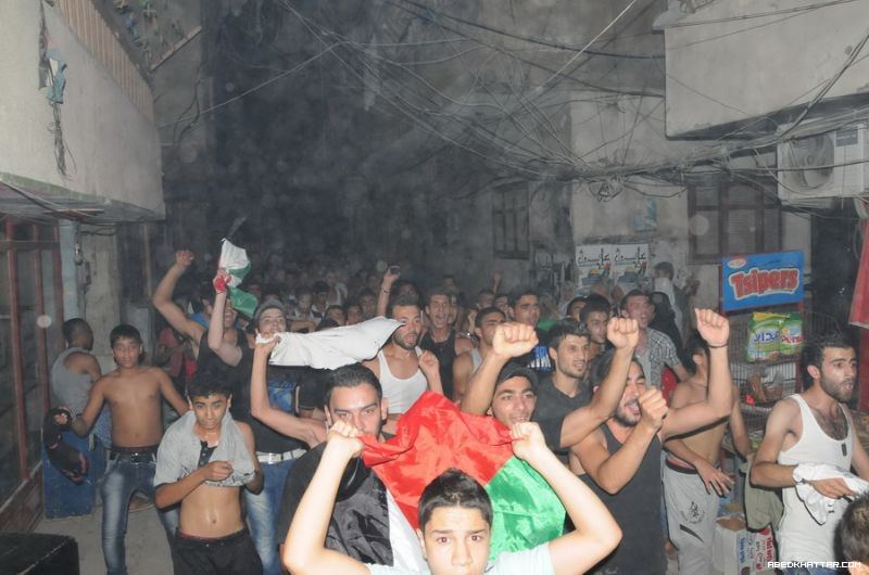 جماهير مخيم البداوي تحتفل بفوز محمد عساف ايدول العرب