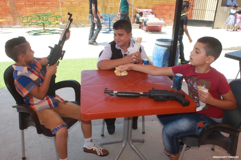 لقطات مصورة من اجواء اول الايام العيد الفطر السعيد في مجمع منصور عزام‎