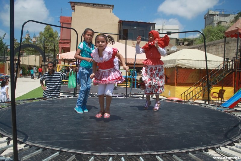 لقطات مصورة من اجواء اول الايام العيد الفطر السعيد في مجمع منصور عزام‎