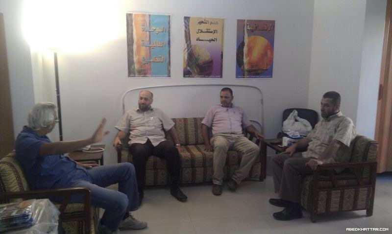زيارة وفد سياسي من حركة حماس الى مقر الصليب الاحمر الدولي في الشمال
