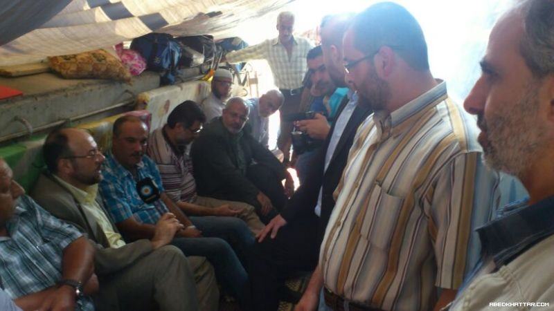 ممثل حركة حماس في لبنان علي بركة في زيارة خيمة الاعتصام