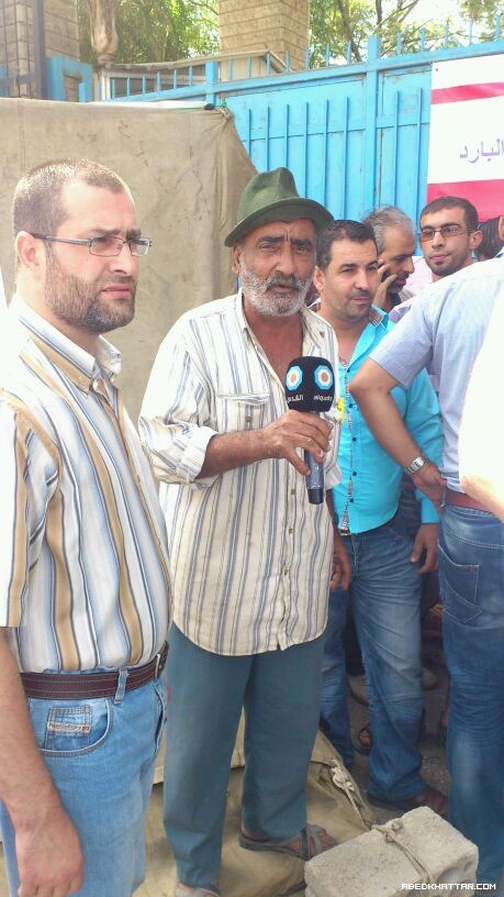 ممثل حركة حماس في لبنان علي بركة في زيارة خيمة الاعتصام