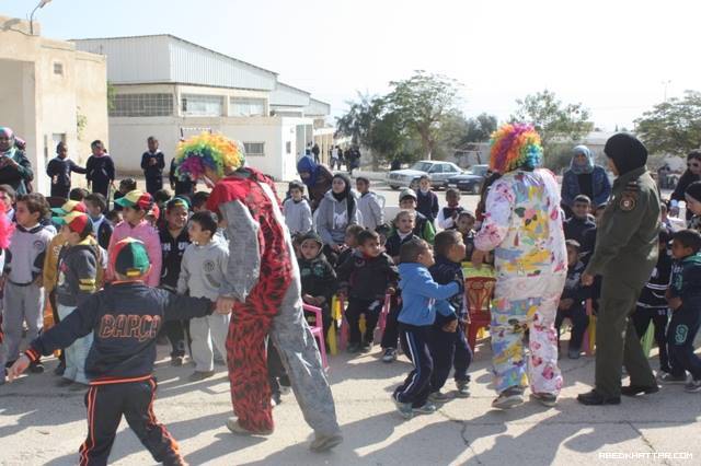 قوات الأمن الوطني في اريحا ترسم البسمة على وجوه الأطفال