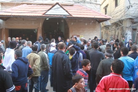 اهالي مخيم عين الحلوة شيع اليوم الطفل علي ايمن العلي في موكب مهيب‎