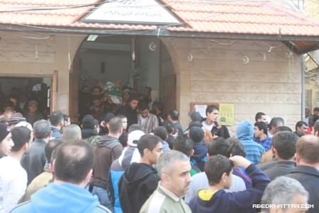 اهالي مخيم عين الحلوة شيع اليوم الطفل علي ايمن العلي في موكب مهيب‎