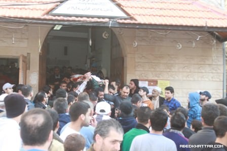 اهالي مخيم عين الحلوة شيع اليوم الطفل علي ايمن العلي في موكب مهيب‎