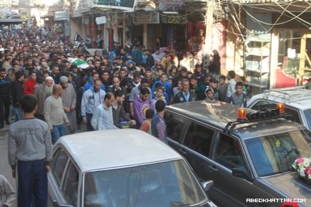 اهالي مخيم عين الحلوة شيع اليوم الطفل علي ايمن العلي في موكب مهيب‎