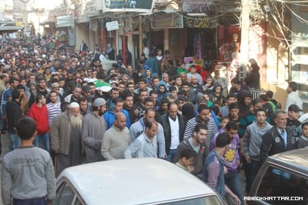 اهالي مخيم عين الحلوة شيع اليوم الطفل علي ايمن العلي في موكب مهيب‎