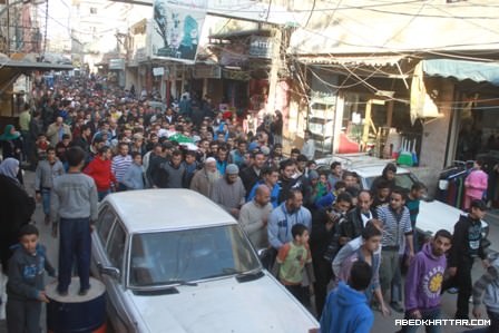 اهالي مخيم عين الحلوة شيع اليوم الطفل علي ايمن العلي في موكب مهيب‎