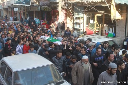 اهالي مخيم عين الحلوة شيع اليوم الطفل علي ايمن العلي في موكب مهيب‎