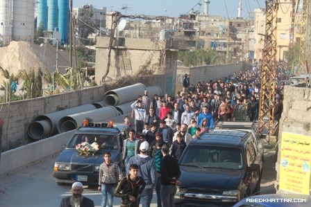 اهالي مخيم عين الحلوة شيع اليوم الطفل علي ايمن العلي في موكب مهيب‎