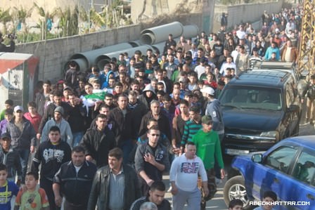 اهالي مخيم عين الحلوة شيع اليوم الطفل علي ايمن العلي في موكب مهيب‎