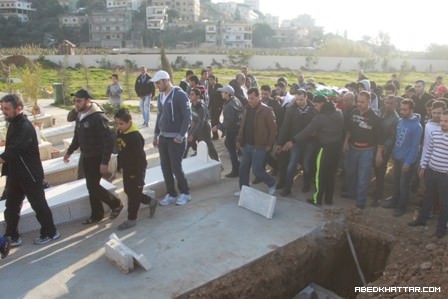 اهالي مخيم عين الحلوة شيع اليوم الطفل علي ايمن العلي في موكب مهيب‎