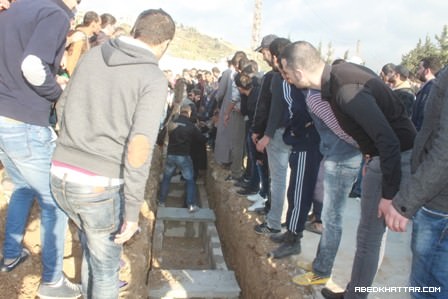 اهالي مخيم عين الحلوة شيع اليوم الطفل علي ايمن العلي في موكب مهيب‎