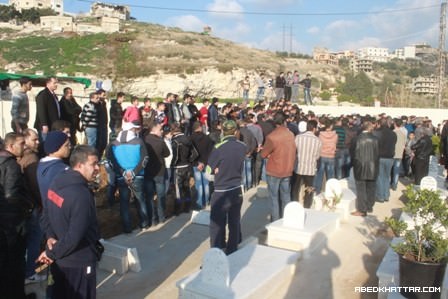 اهالي مخيم عين الحلوة شيع اليوم الطفل علي ايمن العلي في موكب مهيب‎