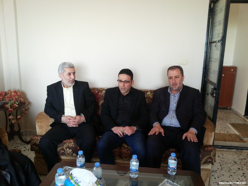 حماس والجهاد تقدم واجب العزاء للنقيب محمد عنيسي