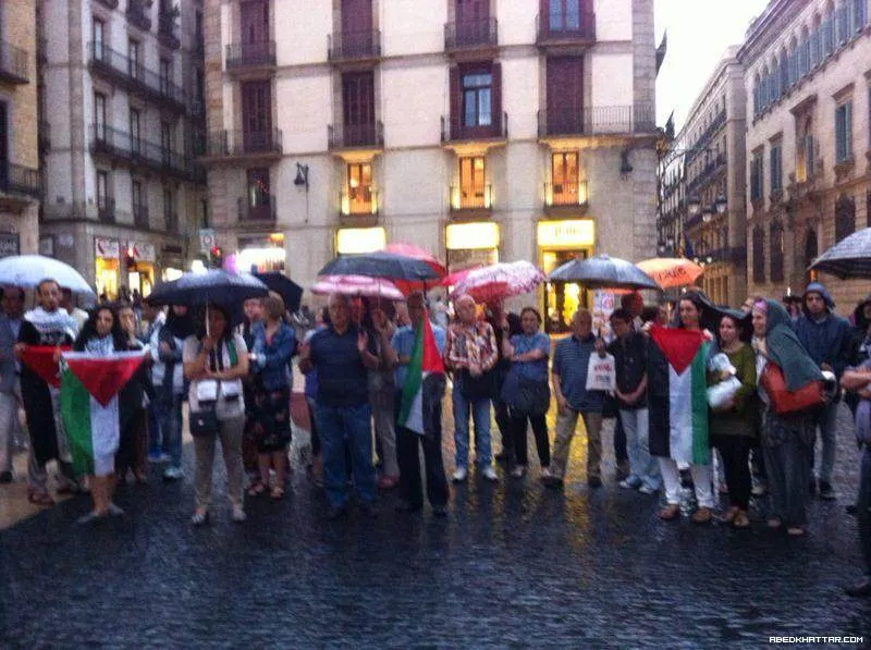 وقفة تضامنية مع الاسرى في مدينة برشلونة الاسبانية