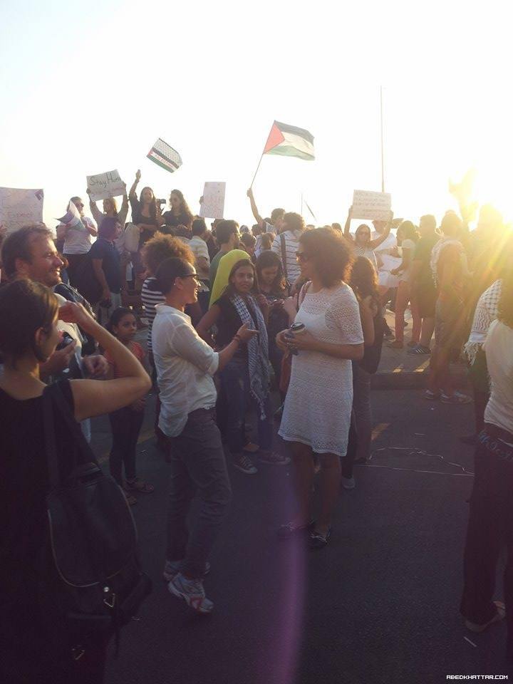 من بيروت الى غزة .. بحرا قامت مؤسسة بيت اطفال الصمود بوقفة تضامنية مع اهلنا في غزة واستنكارا للمجازر وقتل اﻻطفال