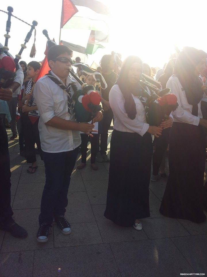 من بيروت الى غزة .. بحرا قامت مؤسسة بيت اطفال الصمود بوقفة تضامنية مع اهلنا في غزة واستنكارا للمجازر وقتل اﻻطفال